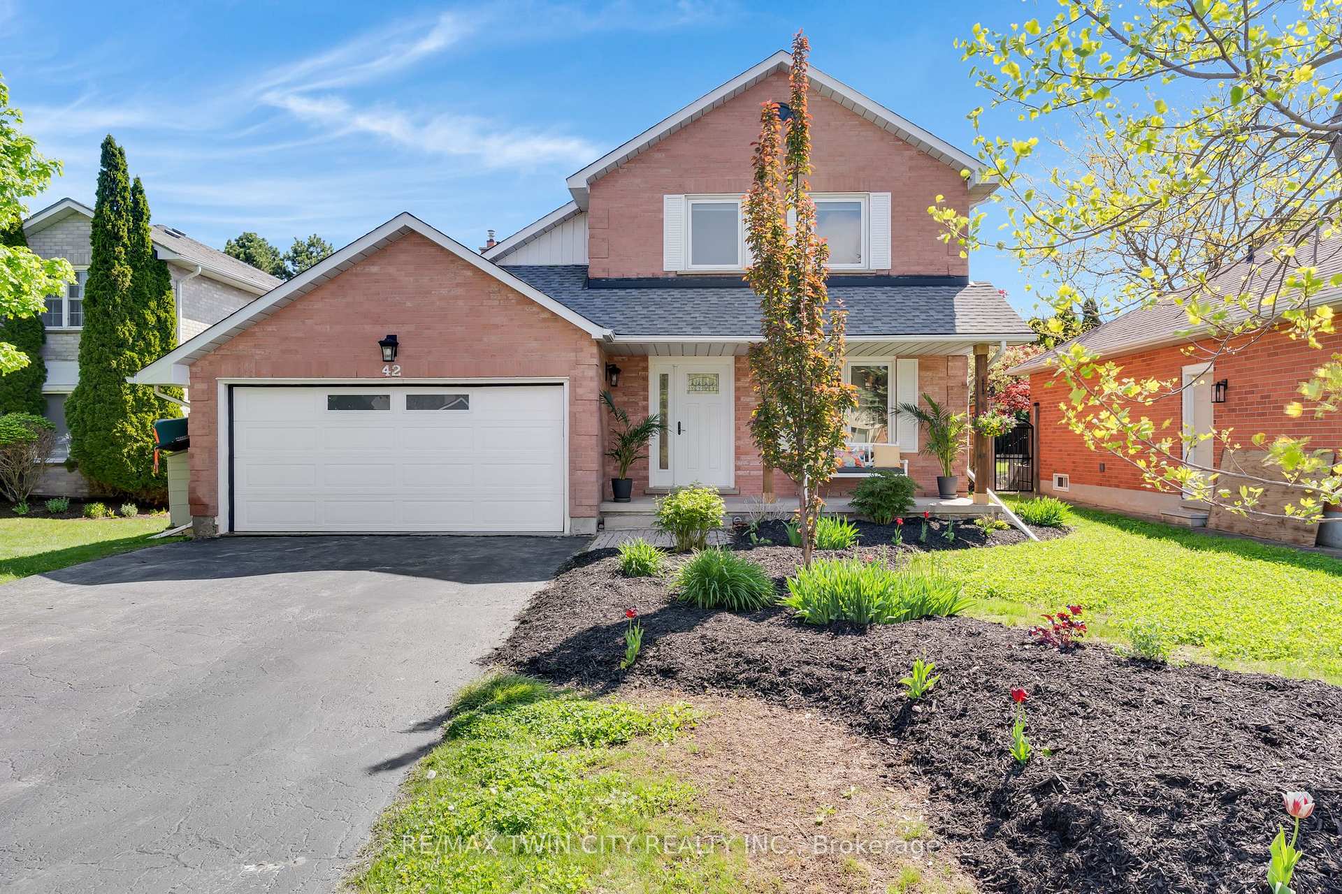 42 Handorf Drive Cambridge Ontario Canada Sale residential Renee Blair Sotheby's International Realty Canada