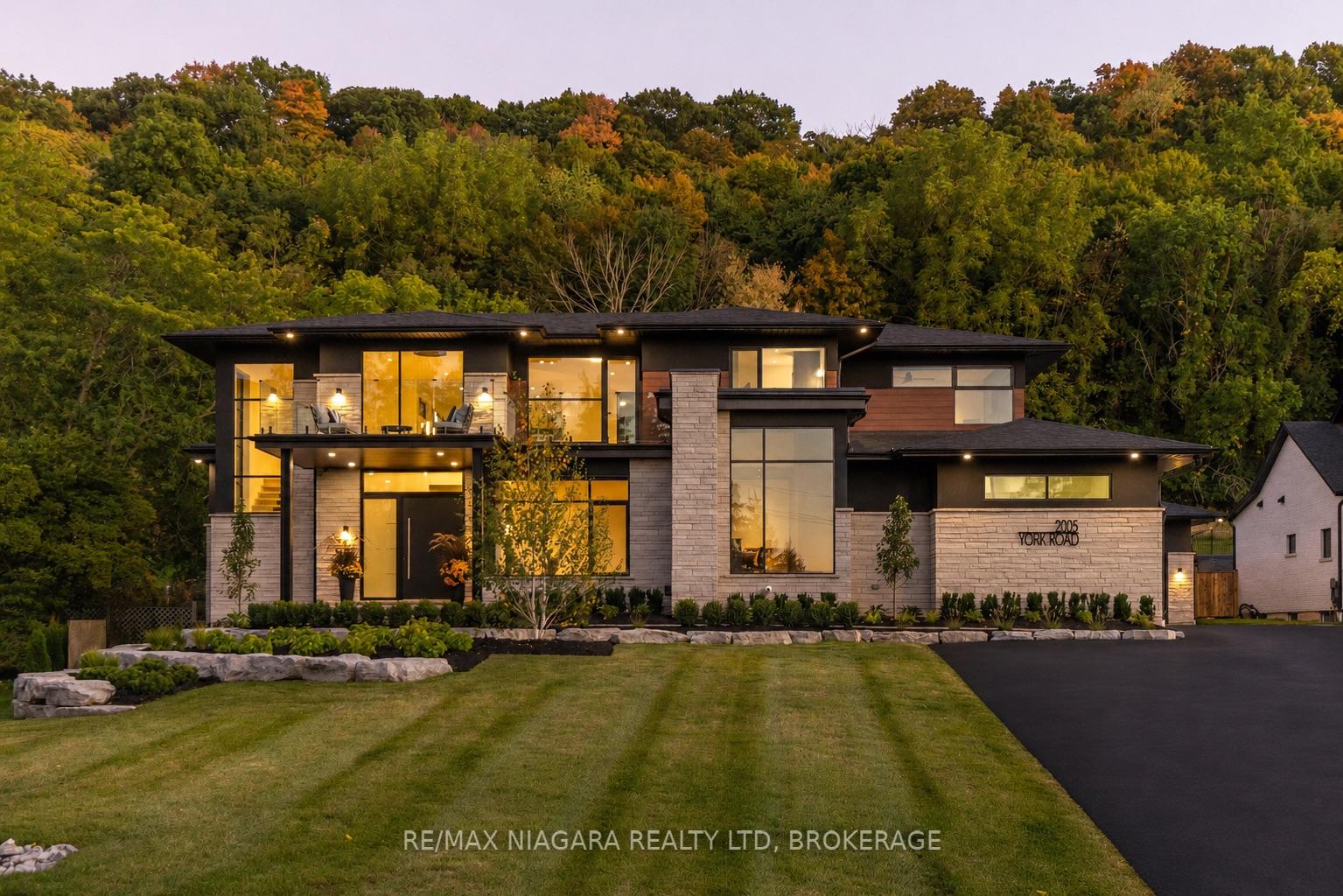 2005 York Road Niagara-On-The-Lake Ontario Canada Sale residential Gloria Valvasori ASP Century 21 Signature Service