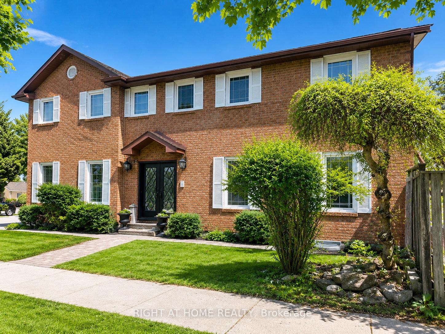 1 Tiffany Gate Richmond Hill Ontario Canada Sale residential Vahid Taheri Right at Home Realty, Brokerage*