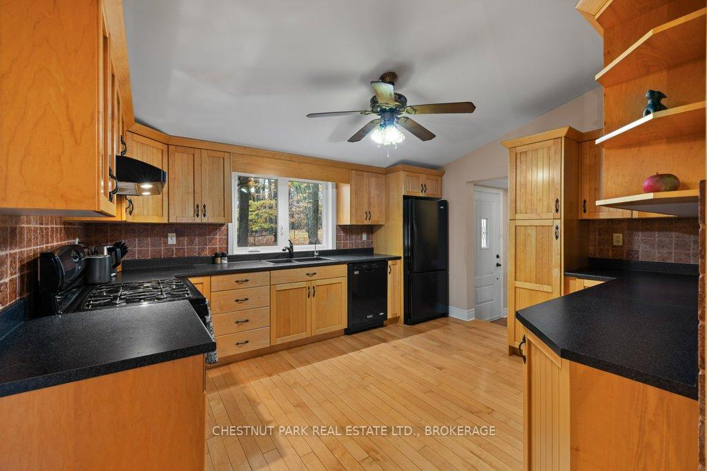 4 Bedroom Single Family Home/House's Image 4