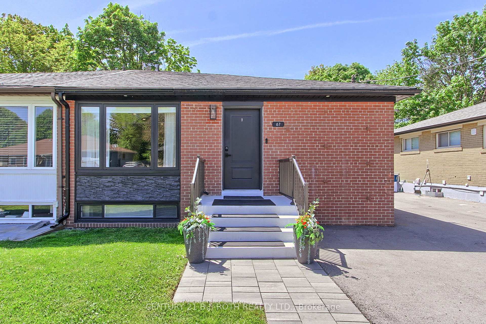 67 Davis Road Aurora Ontario Canada Sale residential   Incom Sample Office