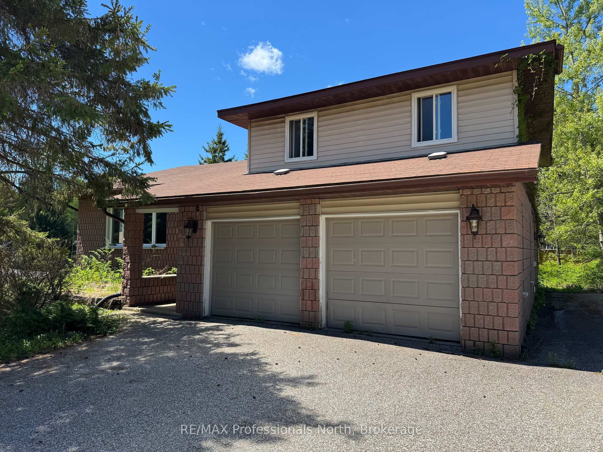 1 Glendale Road Bracebridge Ontario Canada Sale residential Melanie Martyn Right at Home Realty, Brokerage*