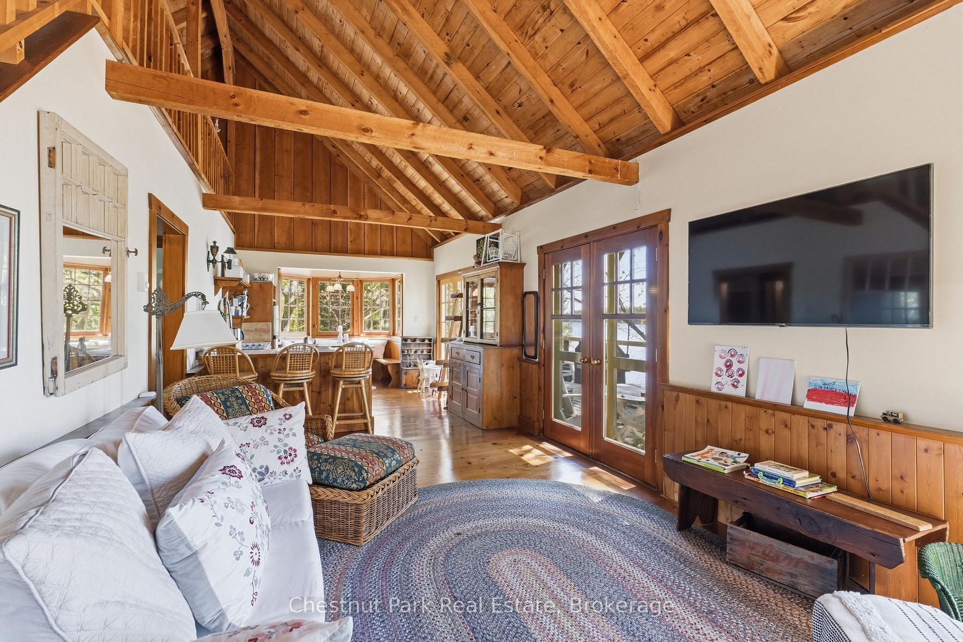 10 Bedroom Single Family Home/House's Image 27