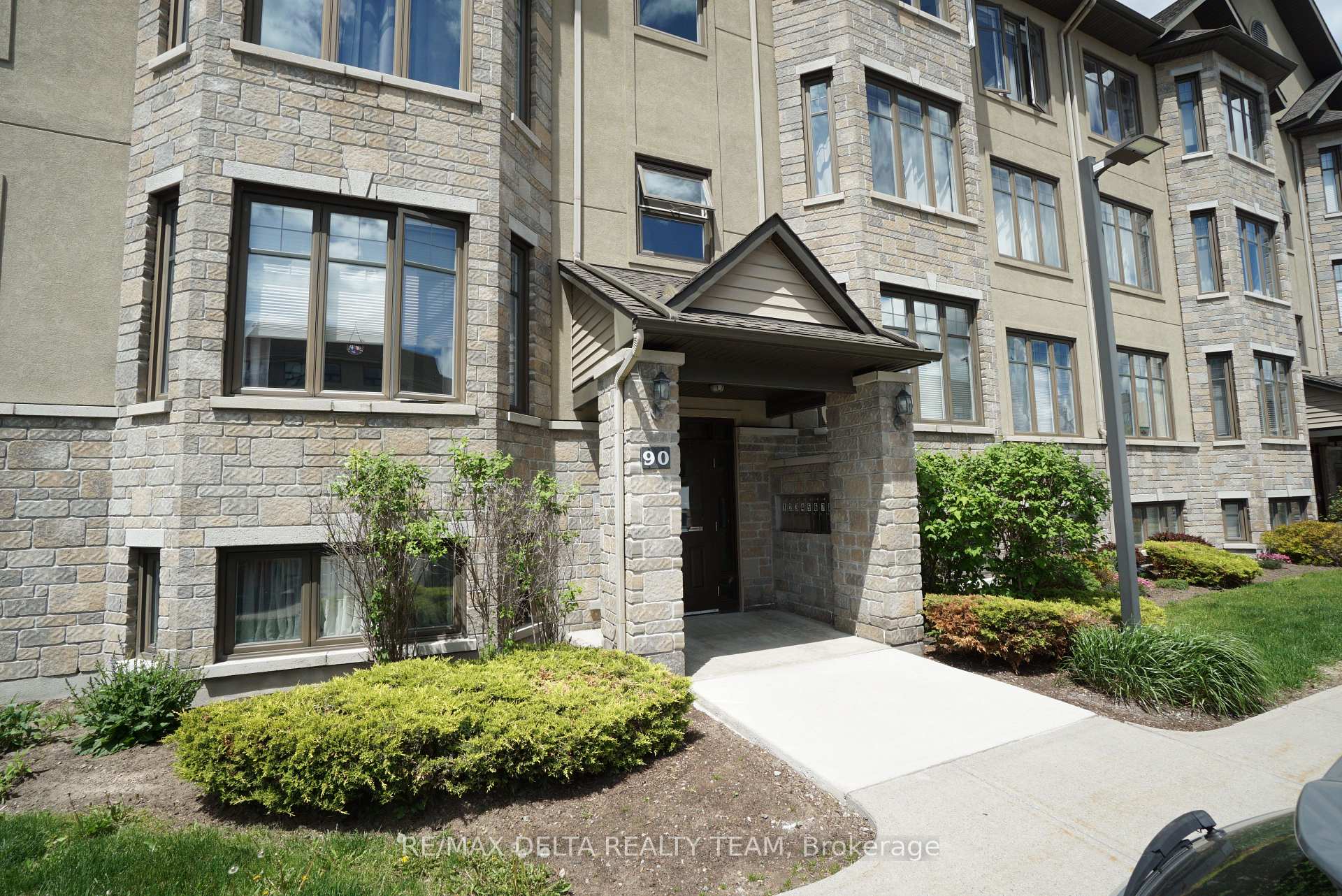 7 - 90 Prestige Circle Ottawa Ontario Canada Sale residential Jason Clement ROYAL LEPAGE TEAM REALTY