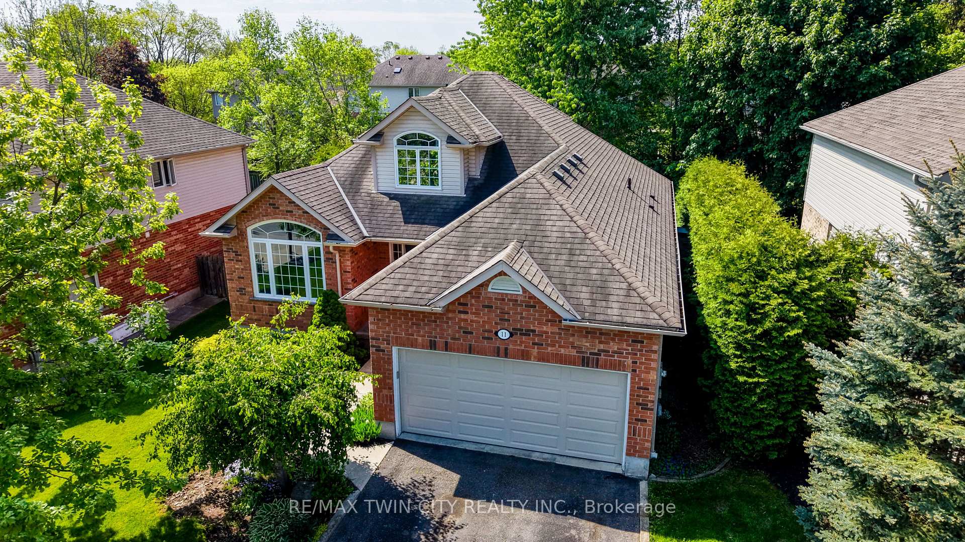11 Carolinian Lane Cambridge Ontario Canada Sale residential Renee Blair Sotheby's International Realty Canada