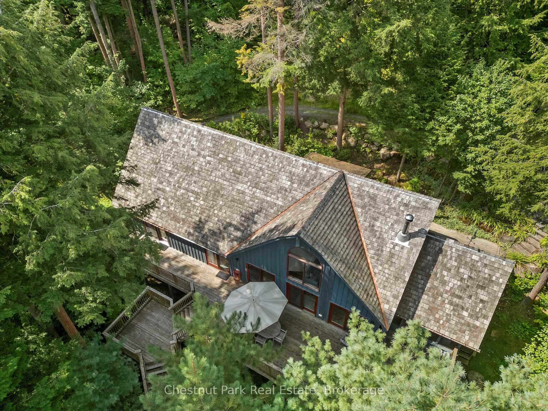 5 Bedroom Single Family Home/House's Image 3
