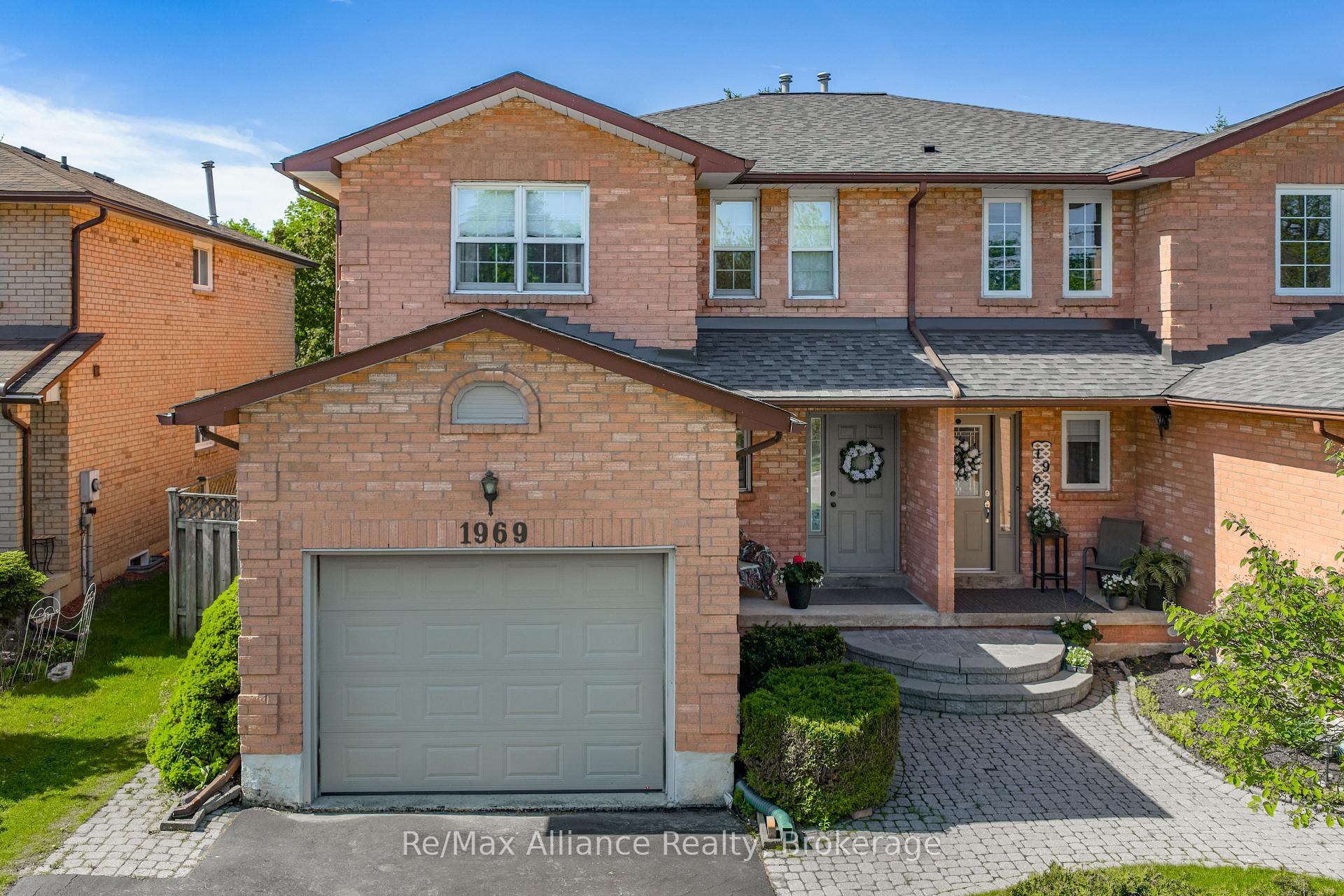 1969 Glenada Crescent Oakville Ontario Canada Sale residential Jane Smith New Demo Office