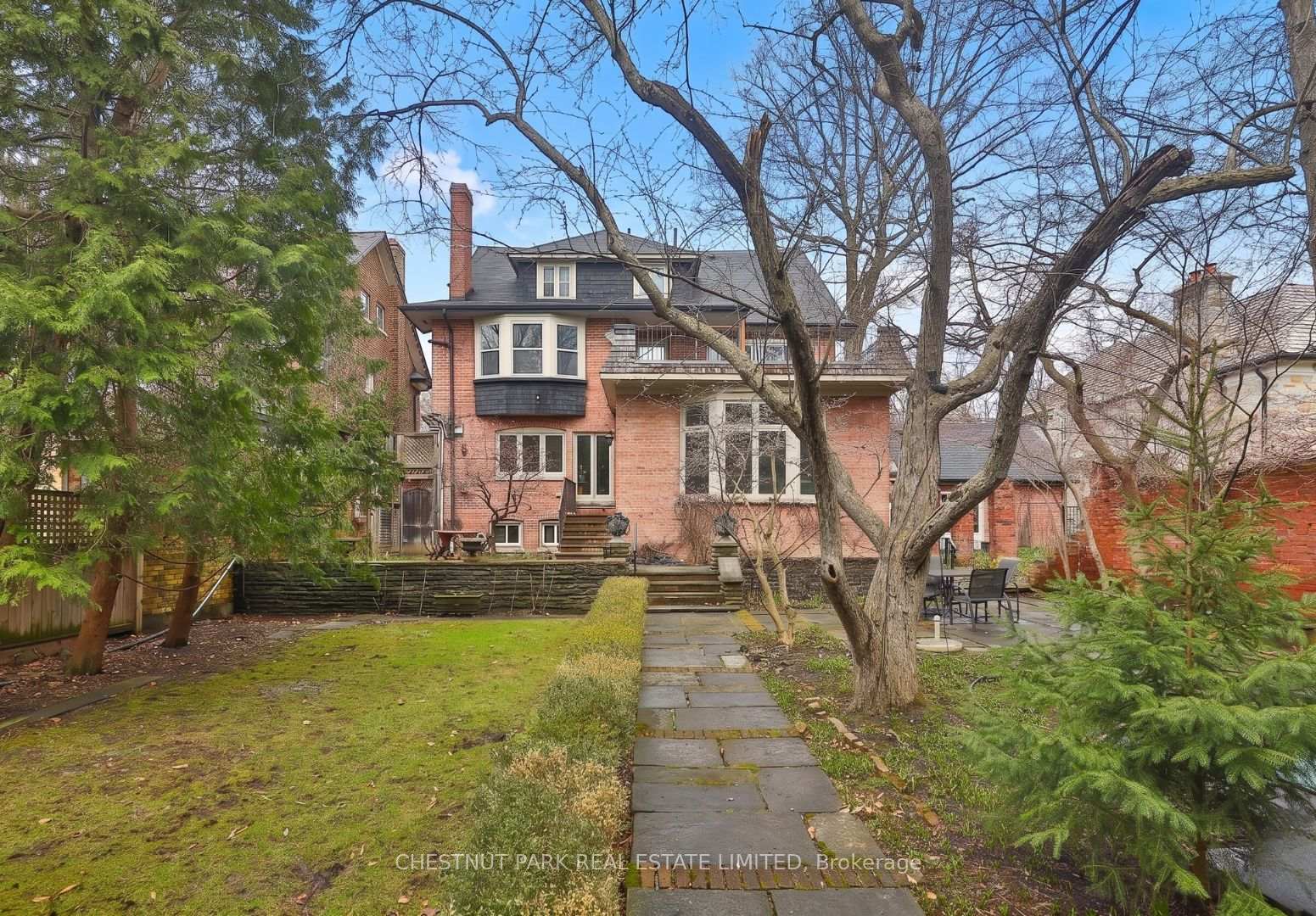 7 Bedroom Single Family Home/House's Image 29