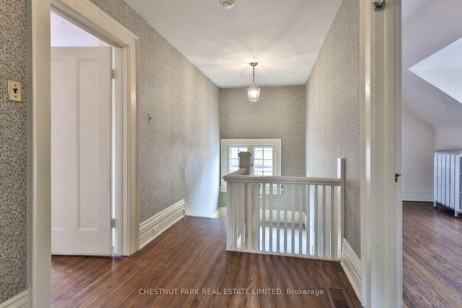 7 Bedroom Single Family Home/House's Image 27