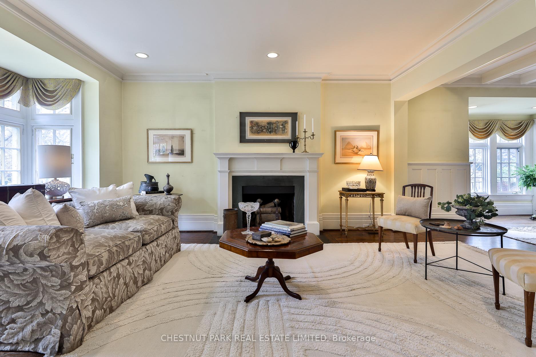 7 Bedroom Single Family Home/House's Image 4