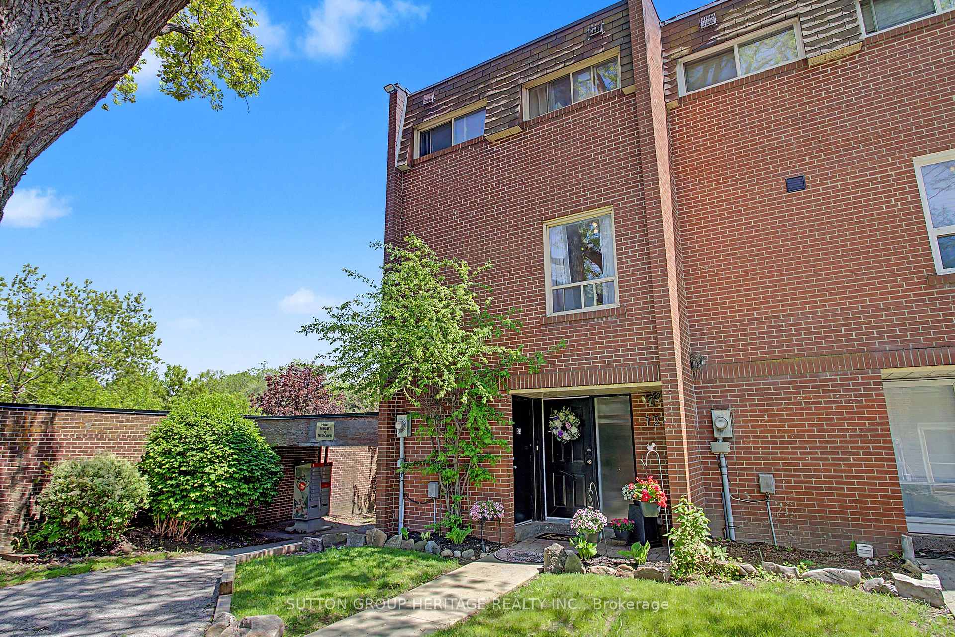 16 - 124 Wales Avenue Markham Ontario Canada Sale residential   HomeLife Top Star Realty Inc., Brokerage *