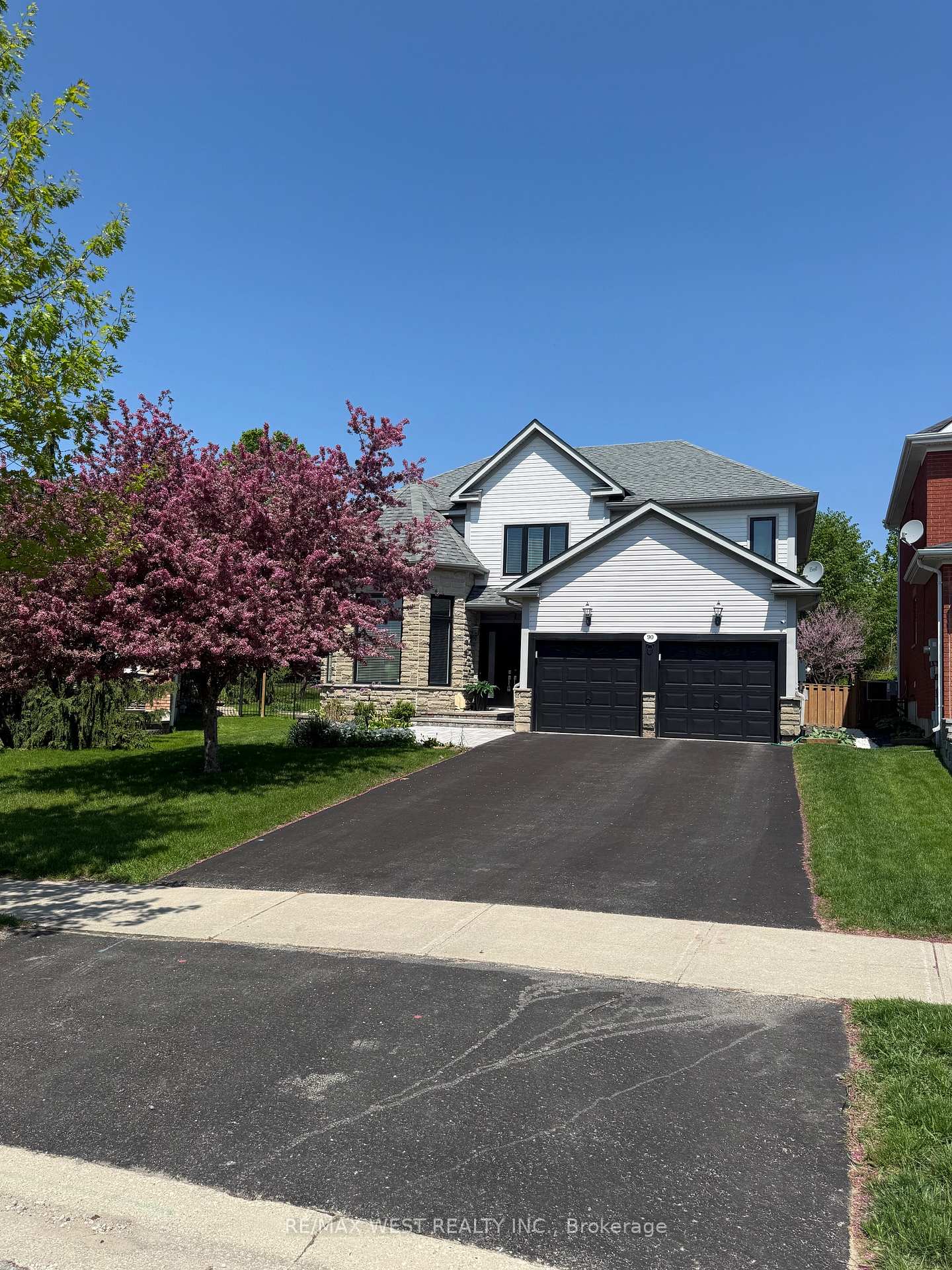 90 Birkhall Place Barrie Ontario Canada Sale residential   InCom Brokerage Example