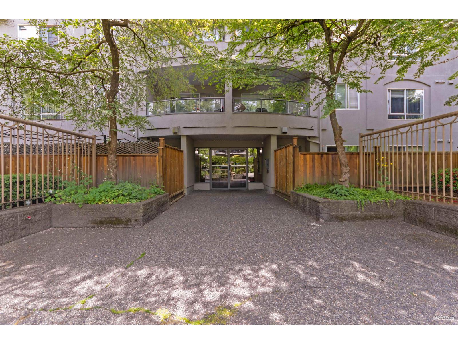 206 7475 138 STREET Surrey British Columbia Canada Sale residential   First Stay Realty Inc.