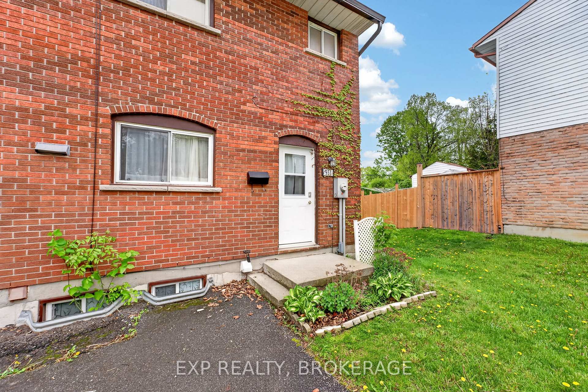 40 - 931 Oakview Avenue Kingston Ontario Canada Sale residential   EXIT Realty Acceleration, Brokerage