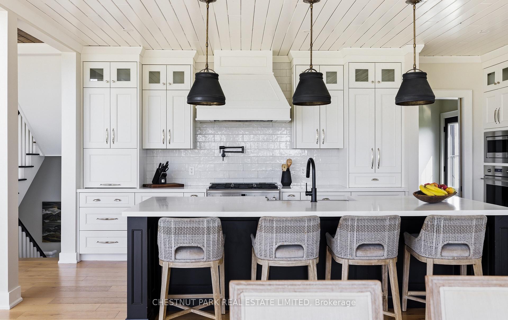 5 Bedroom Single Family Home/House's Image 9