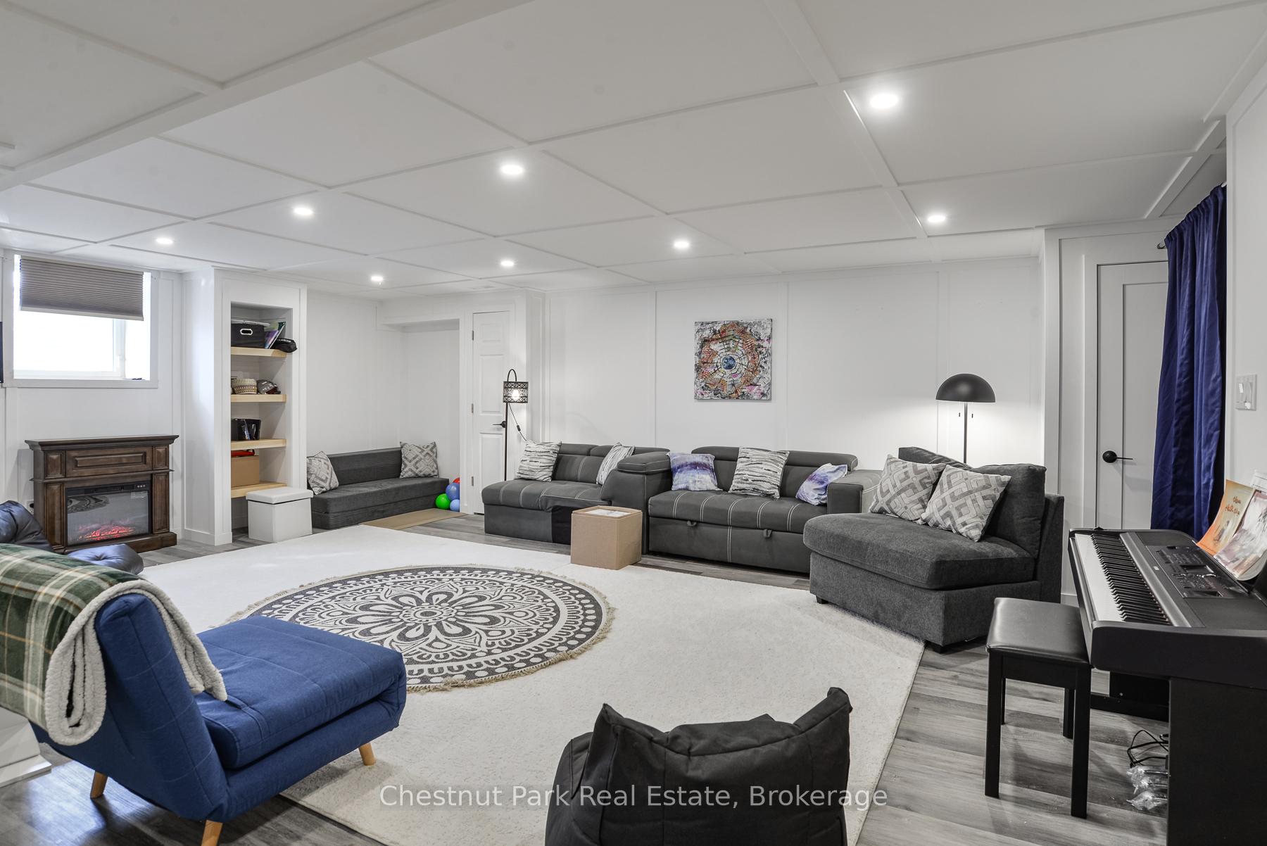 5 Bedroom Single Family Home/House's Image 28