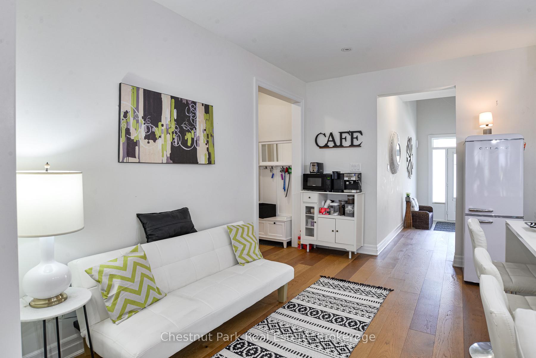 5 Bedroom Single Family Home/House's Image 10