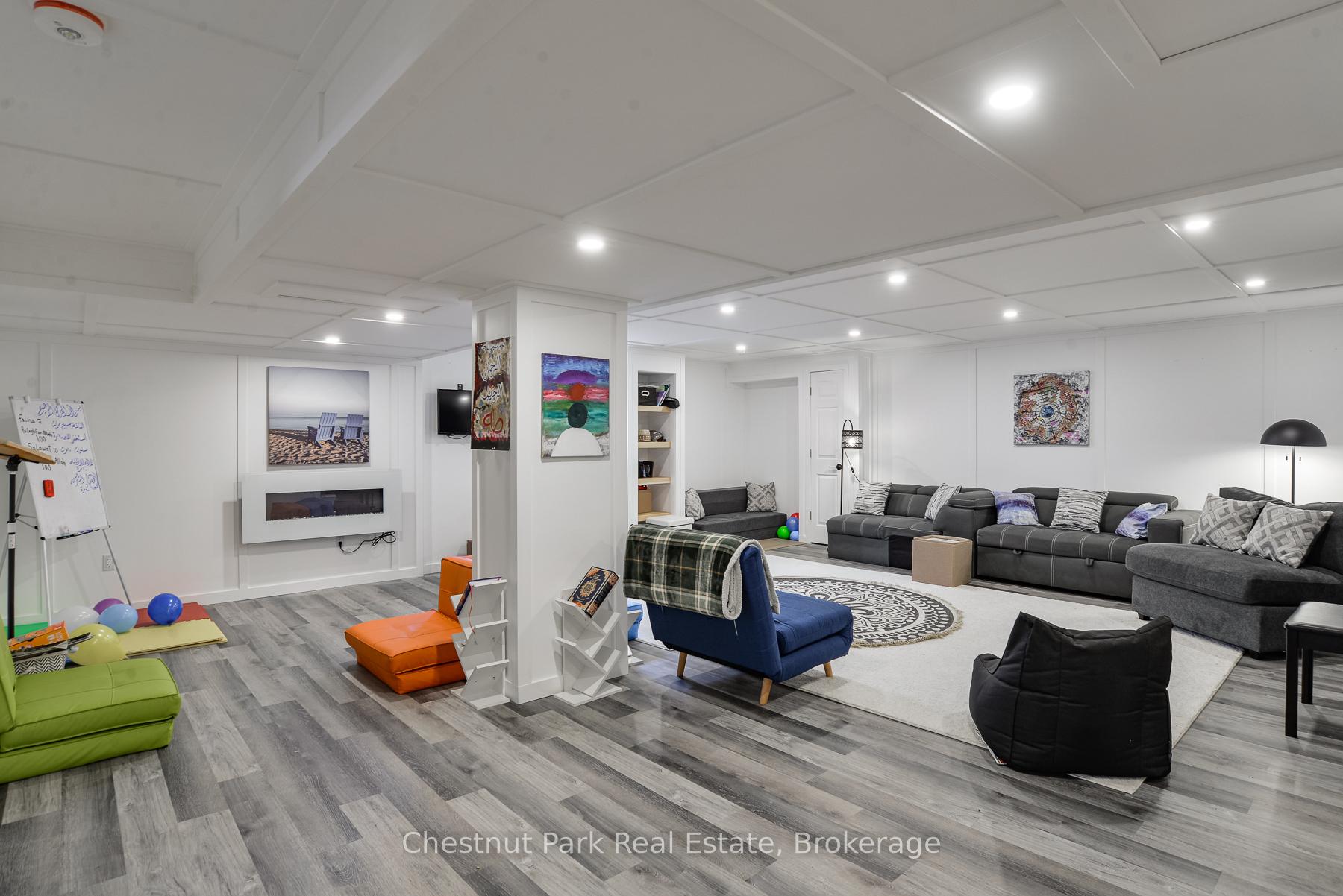 5 Bedroom Single Family Home/House's Image 29