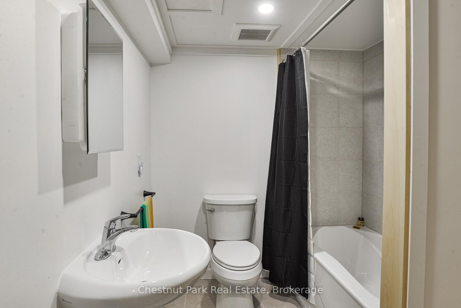 5 Bedroom Single Family Home/House's Image 30