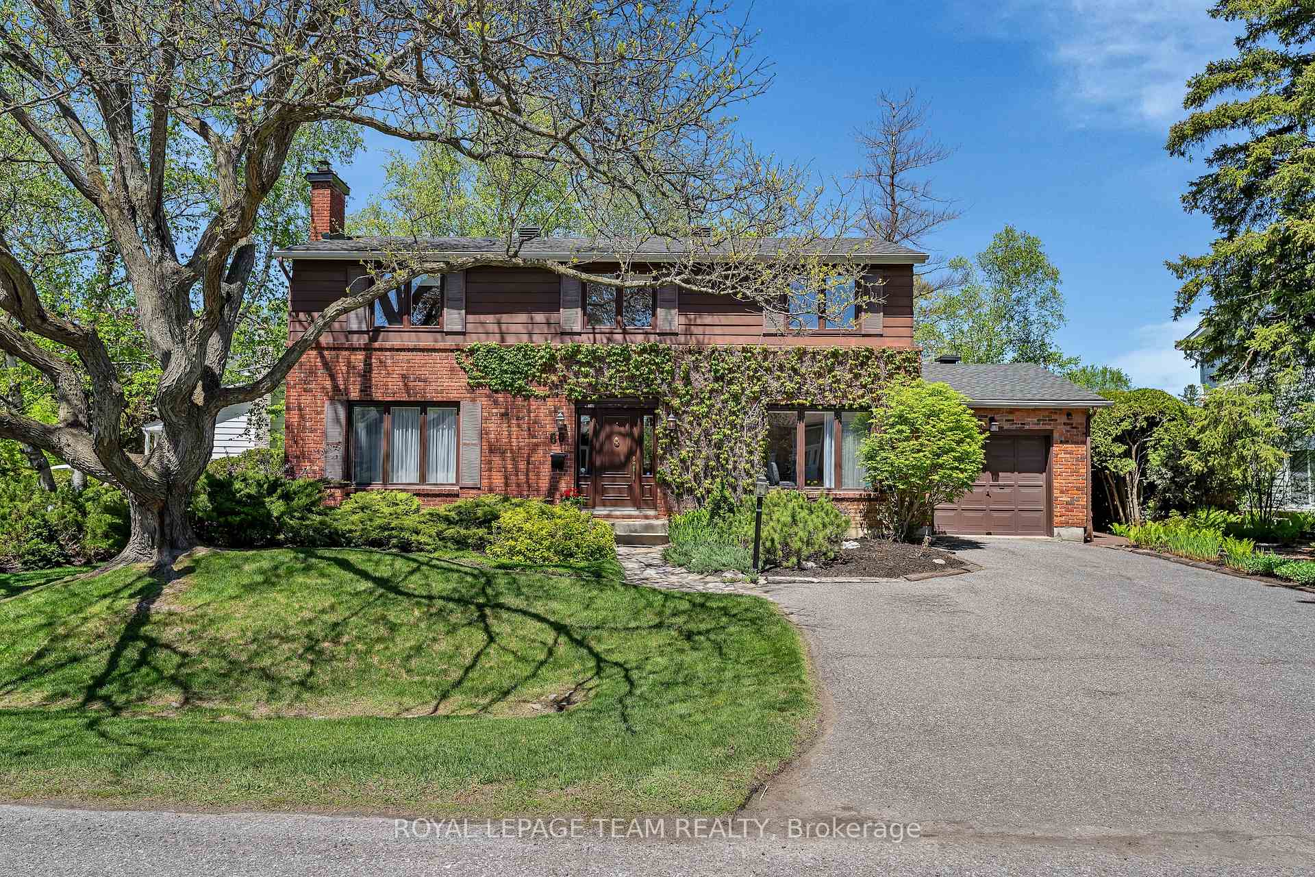 60 Horner Drive Ottawa Ontario Canada Sale residential Christiane Lafleur RE/MAX HALLMARK REALTY GROUP Brokerage *