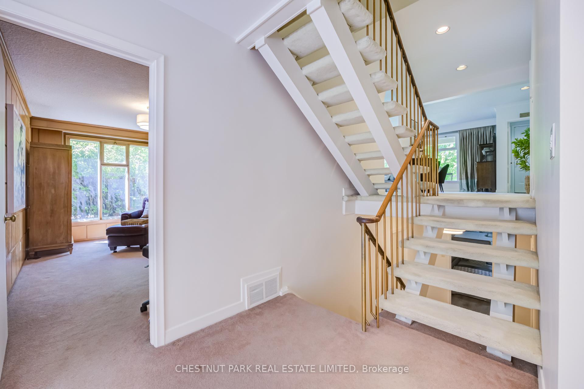 7 Bedroom Single Family Home/House's Image 22