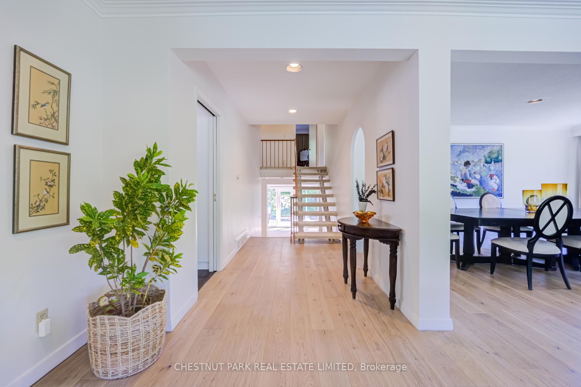 7 Bedroom Single Family Home/House's Image 3