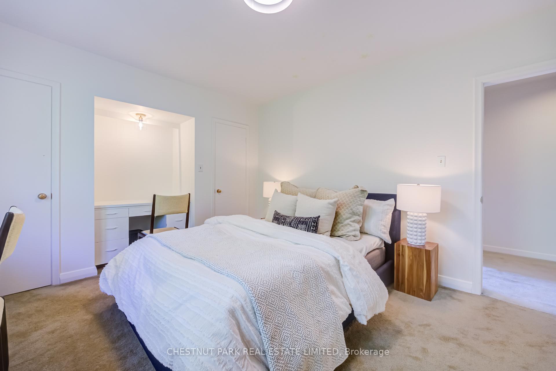 7 Bedroom Single Family Home/House's Image 19