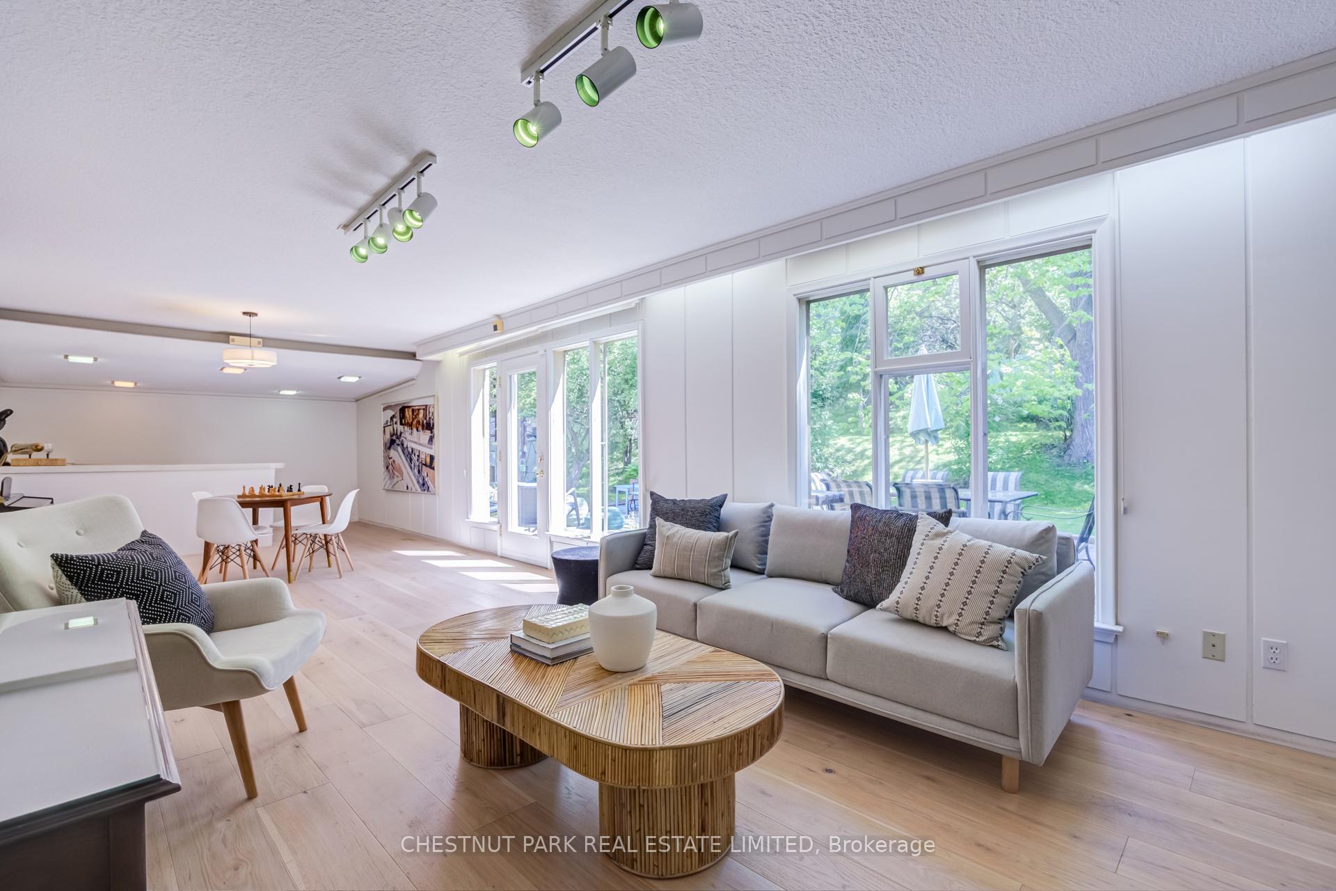 7 Bedroom Single Family Home/House's Image 26