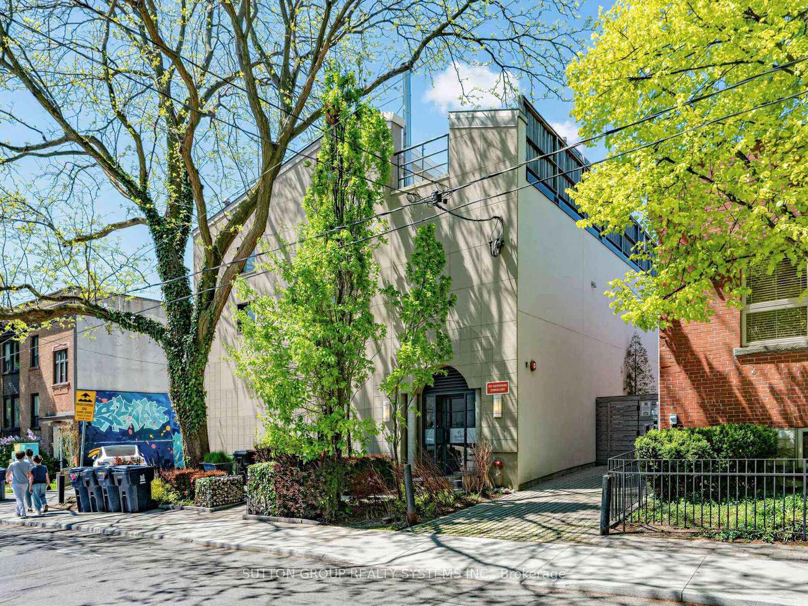 5 - 6 Bartlett Avenue W Toronto Ontario Canada Sale residential Roopali Rajpal Sutton Group Realty Systems Inc, Brokerage *