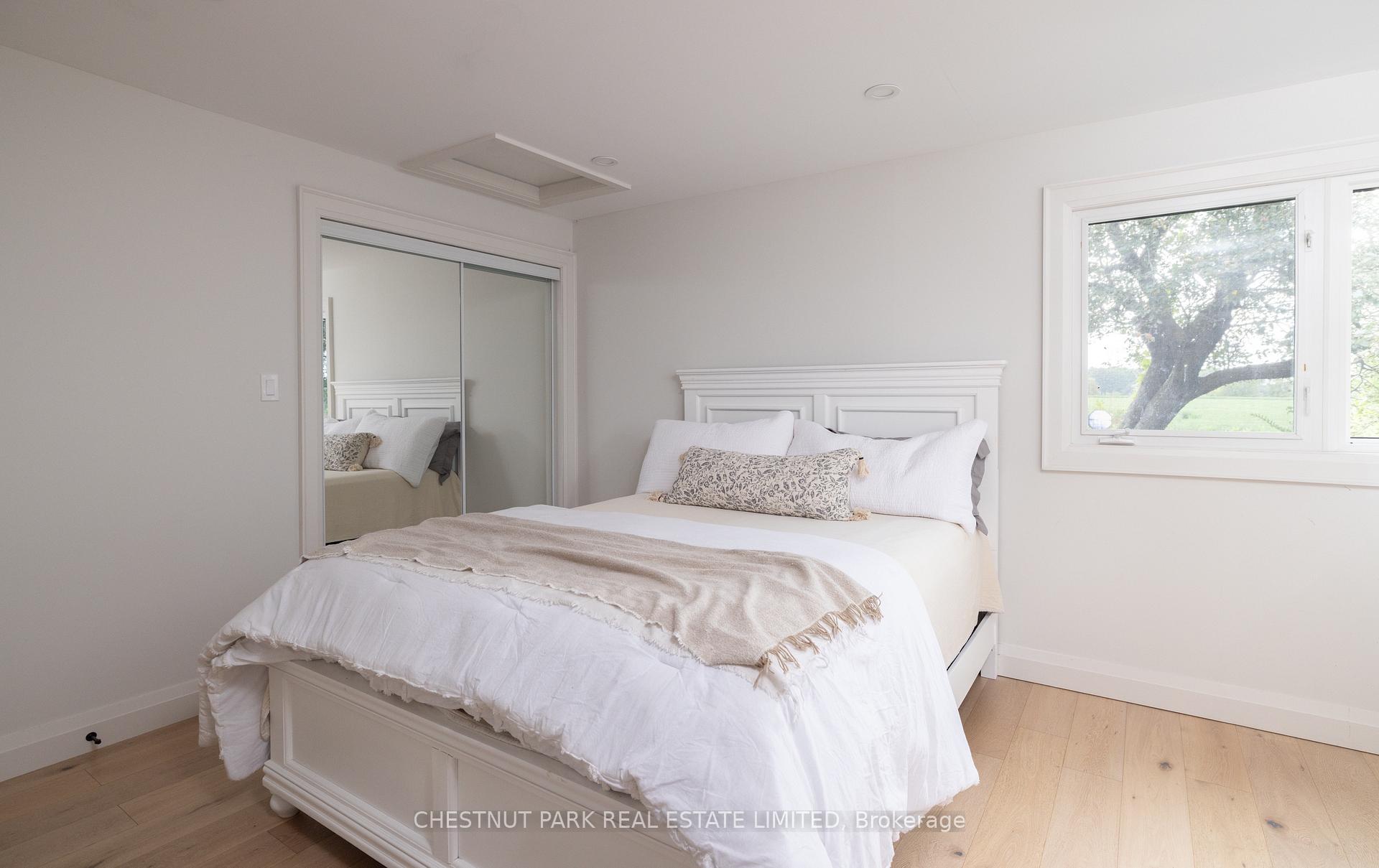 6 Bedroom Single Family Home/House's Image 25