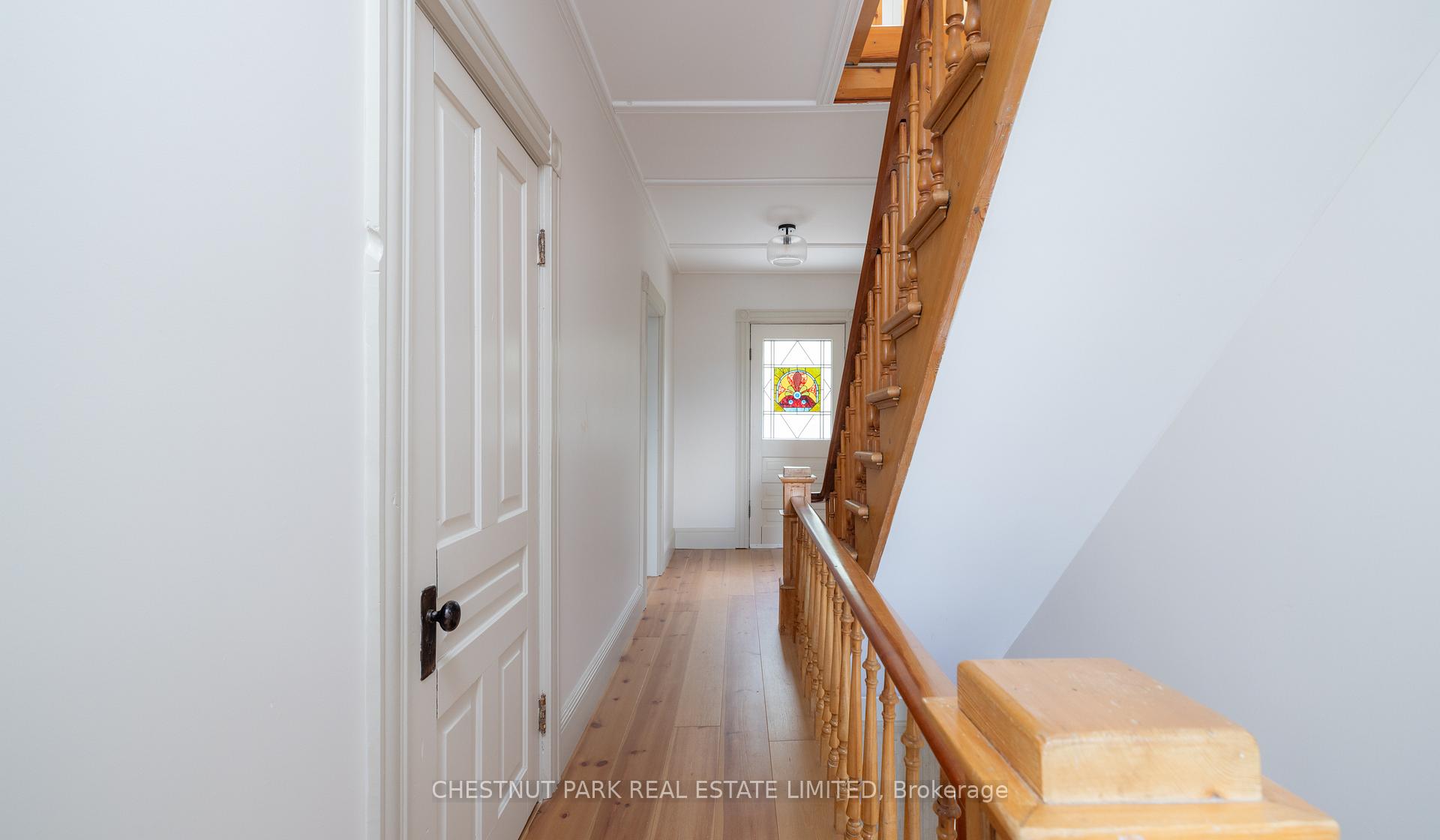 6 Bedroom Single Family Home/House's Image 15
