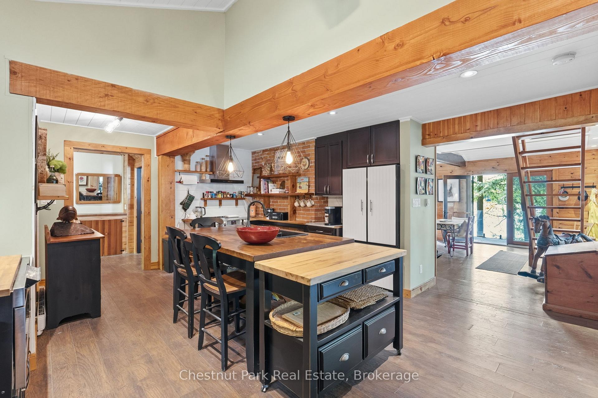 5 Bedroom Single Family Home/House's Image 12