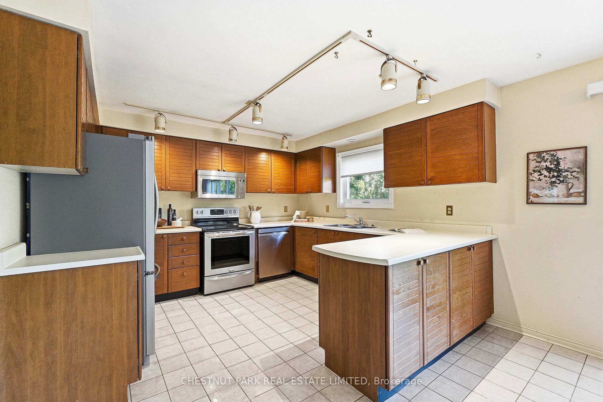 4 Bedroom Single Family Home/House's Image 4
