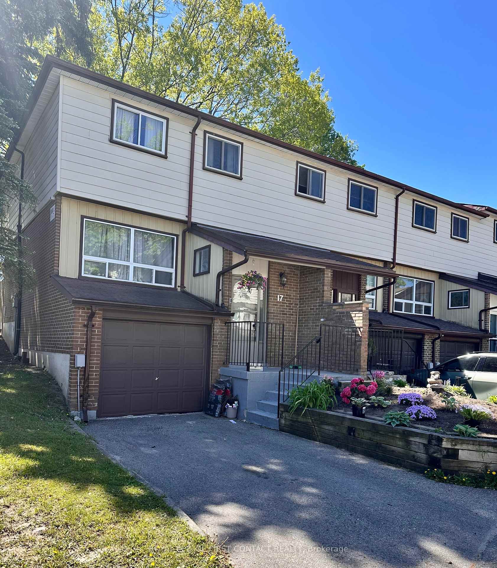 I7 - 63 Ferris Lane Barrie Ontario Canada Sale residential Your Ladies of Real Estate . Royal LePage First Contact Realty, Brokerage *