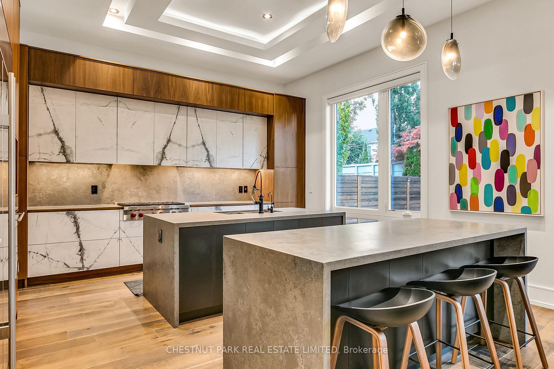 6 Bedroom Single Family Home/House's Image 18