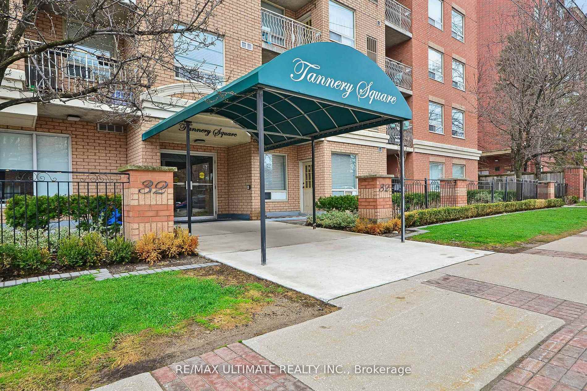 405 - 32 Tannery Street Mississauga Ontario Canada Sale residential Paulette Lewis RE/MAX Ultimate Realty Inc., Brokerage *