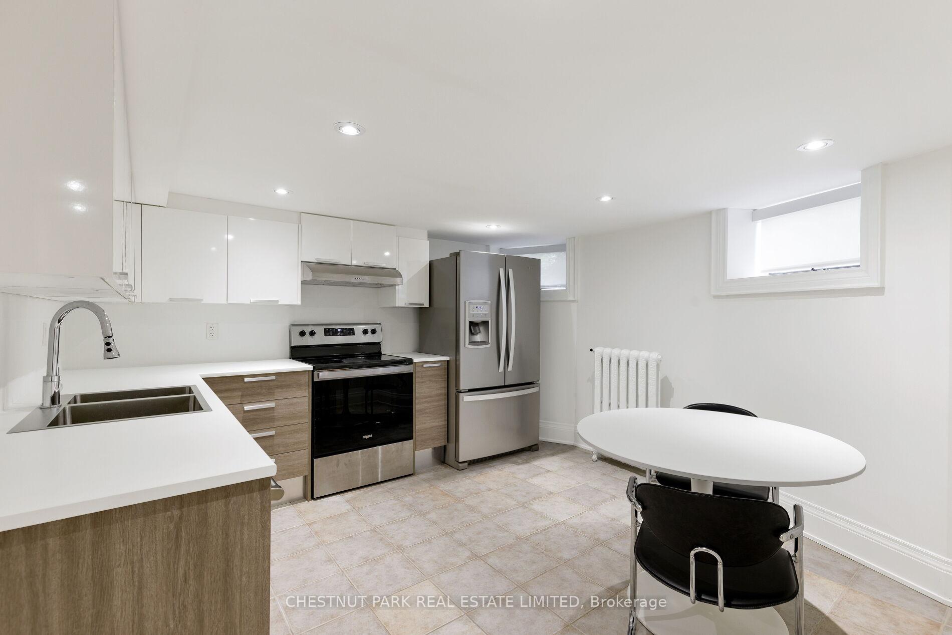 6 Bedroom Single Family Home/House's Image 36