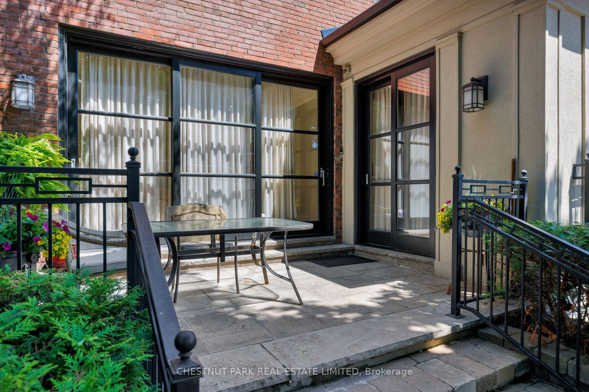 6 Bedroom Single Family Home/House's Image 5