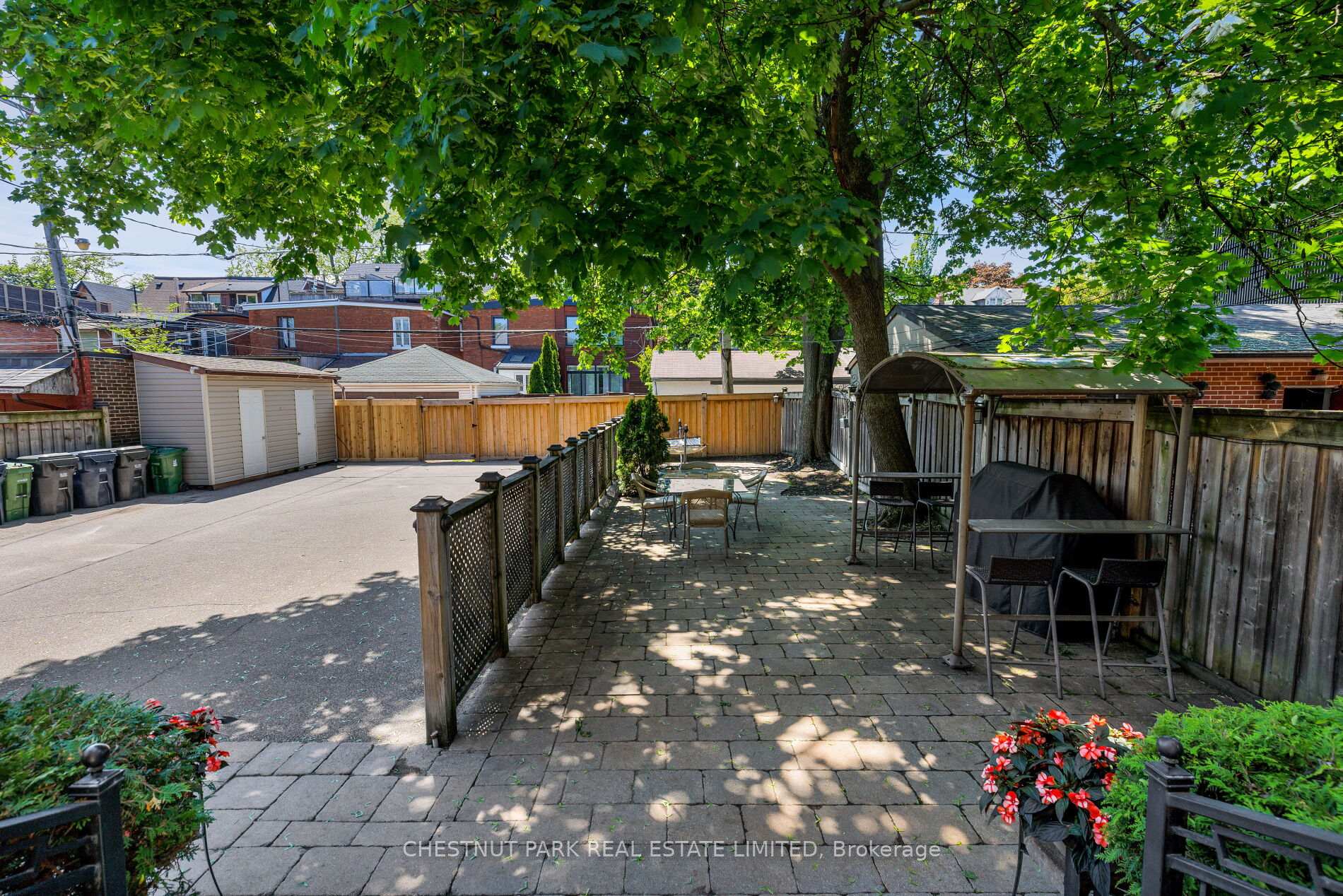 6 Bedroom Single Family Home/House's Image 6