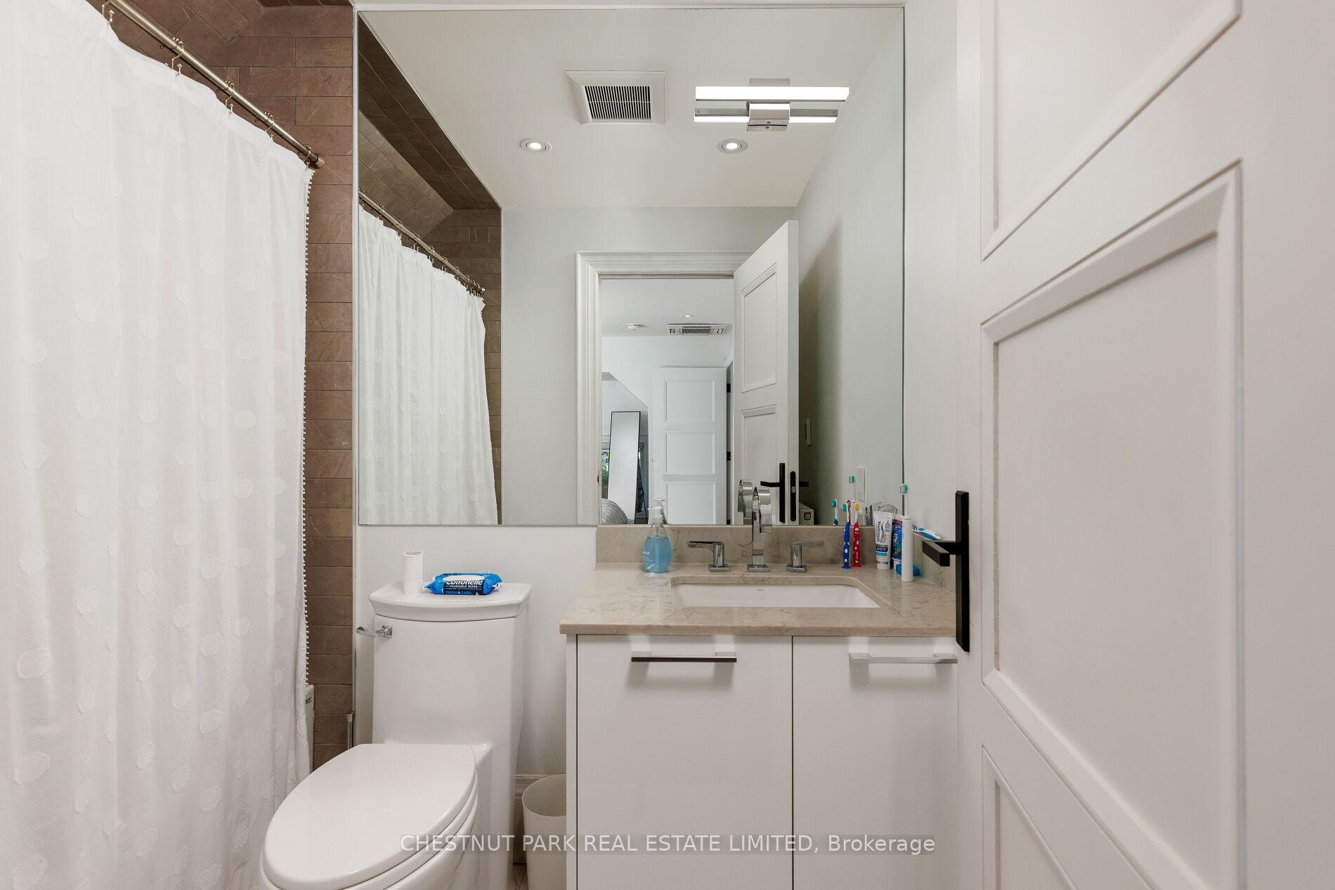 6 Bedroom Single Family Home/House's Image 28