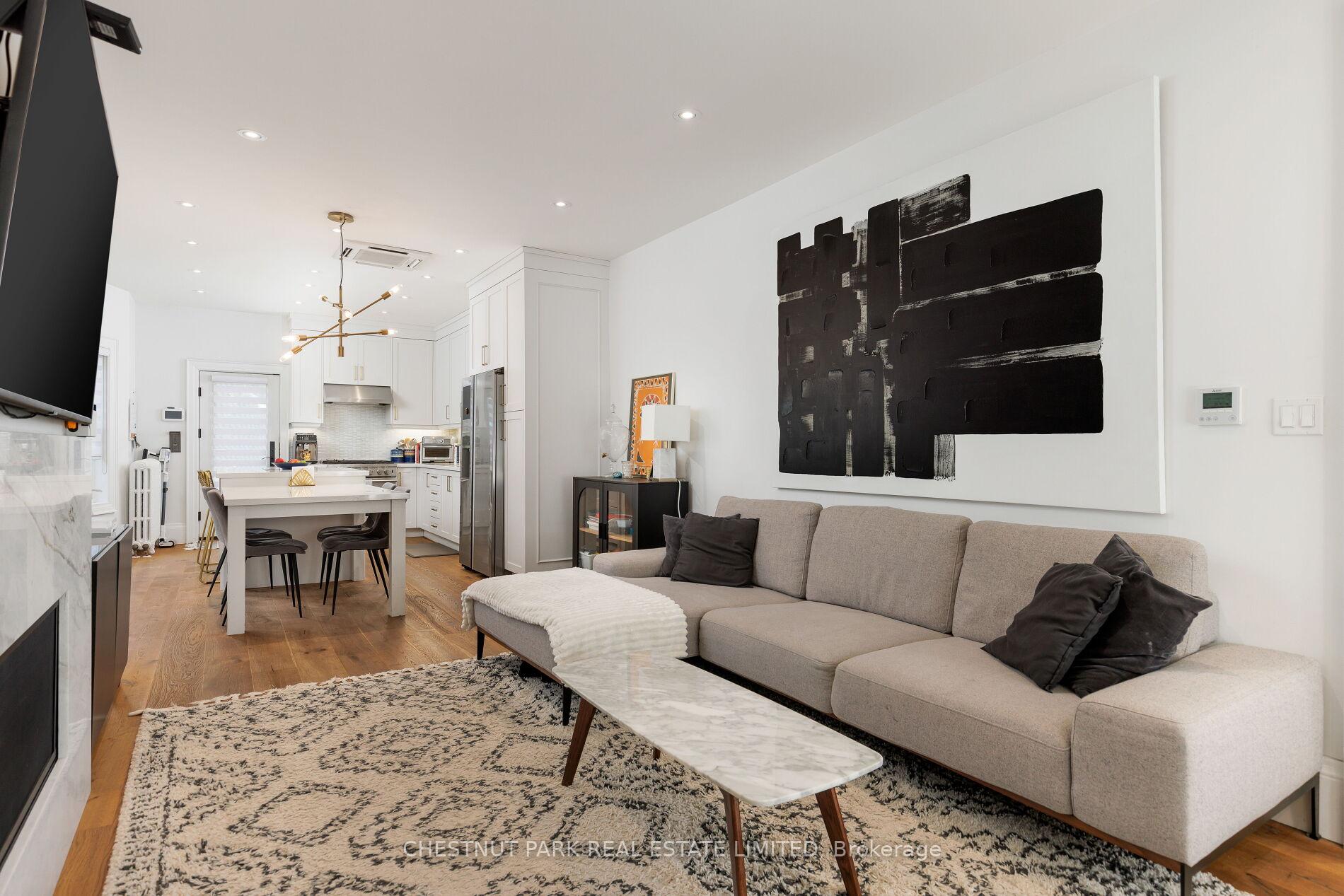6 Bedroom Single Family Home/House's Image 21