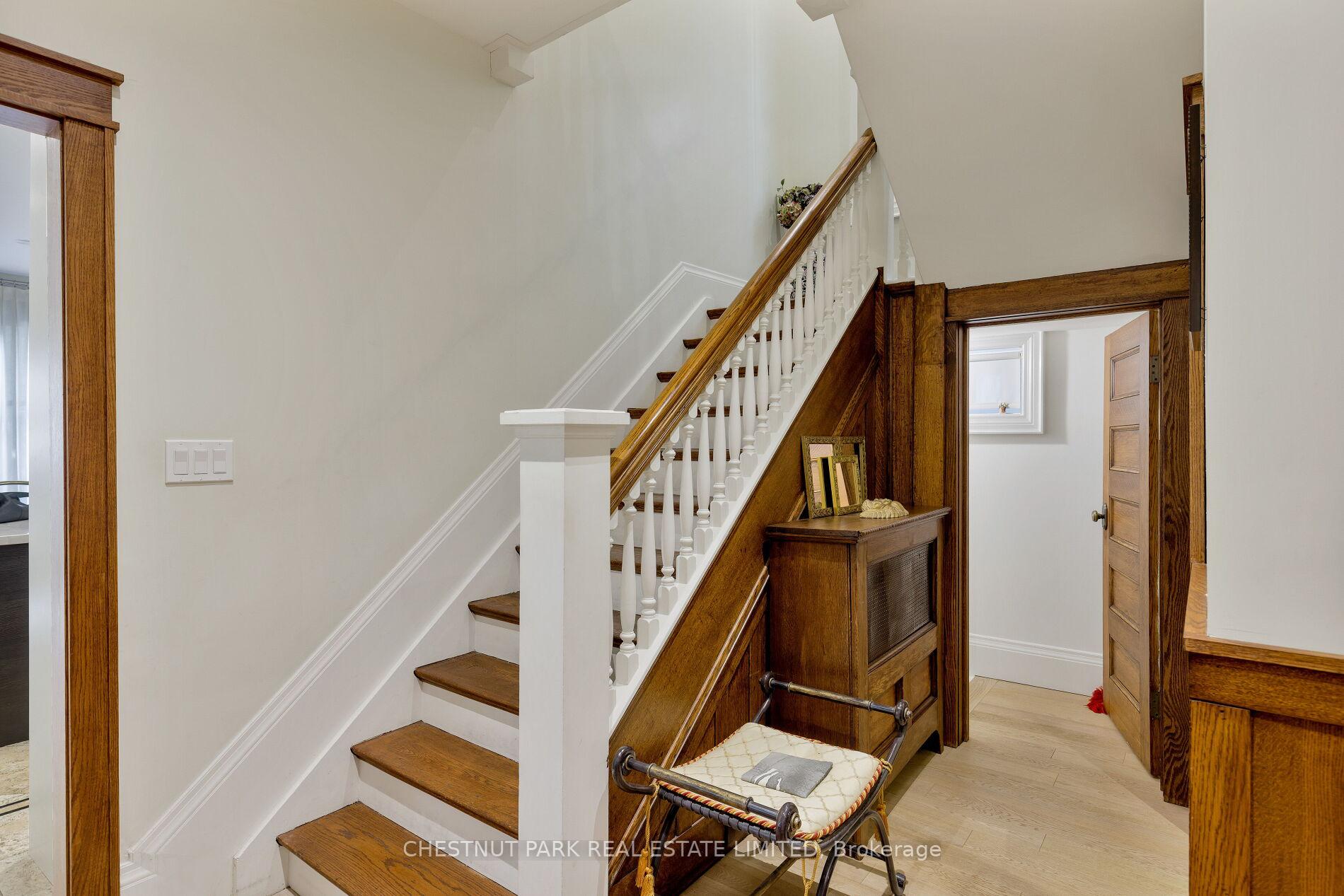 6 Bedroom Single Family Home/House's Image 14