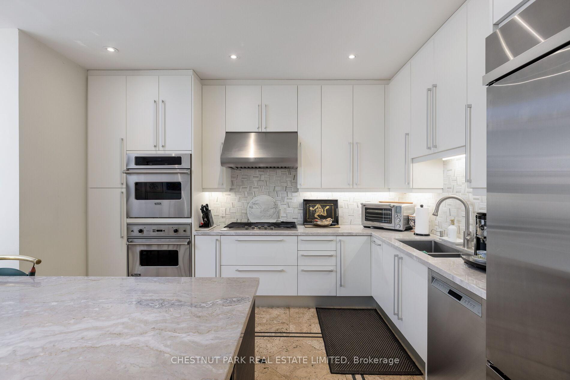 6 Bedroom Single Family Home/House's Image 11