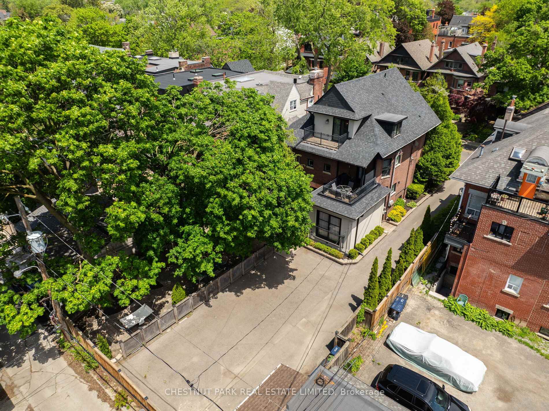 6 Bedroom Single Family Home/House's Image 43