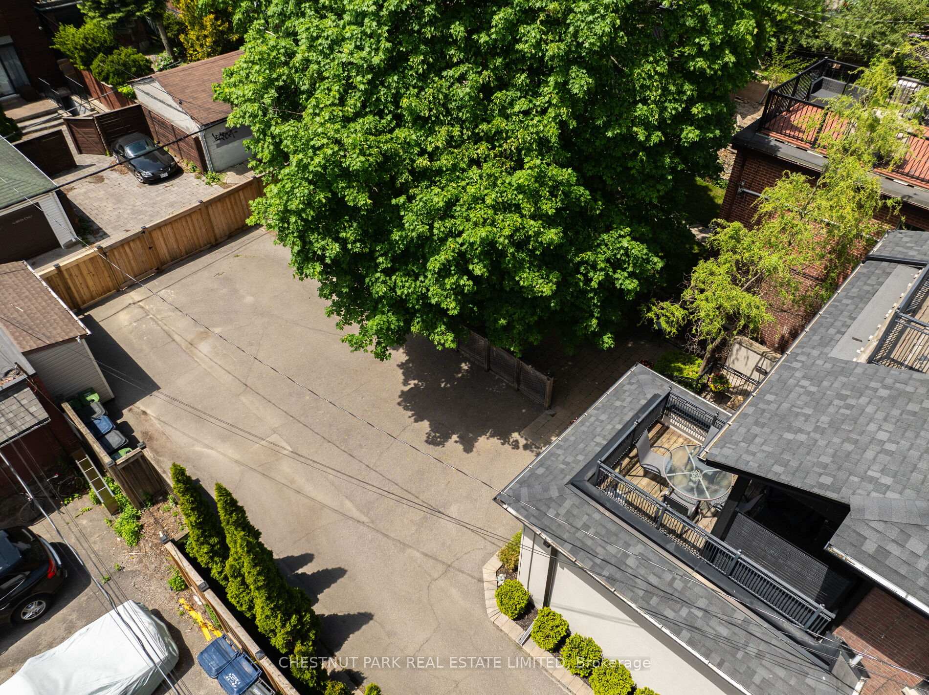 6 Bedroom Single Family Home/House's Image 42