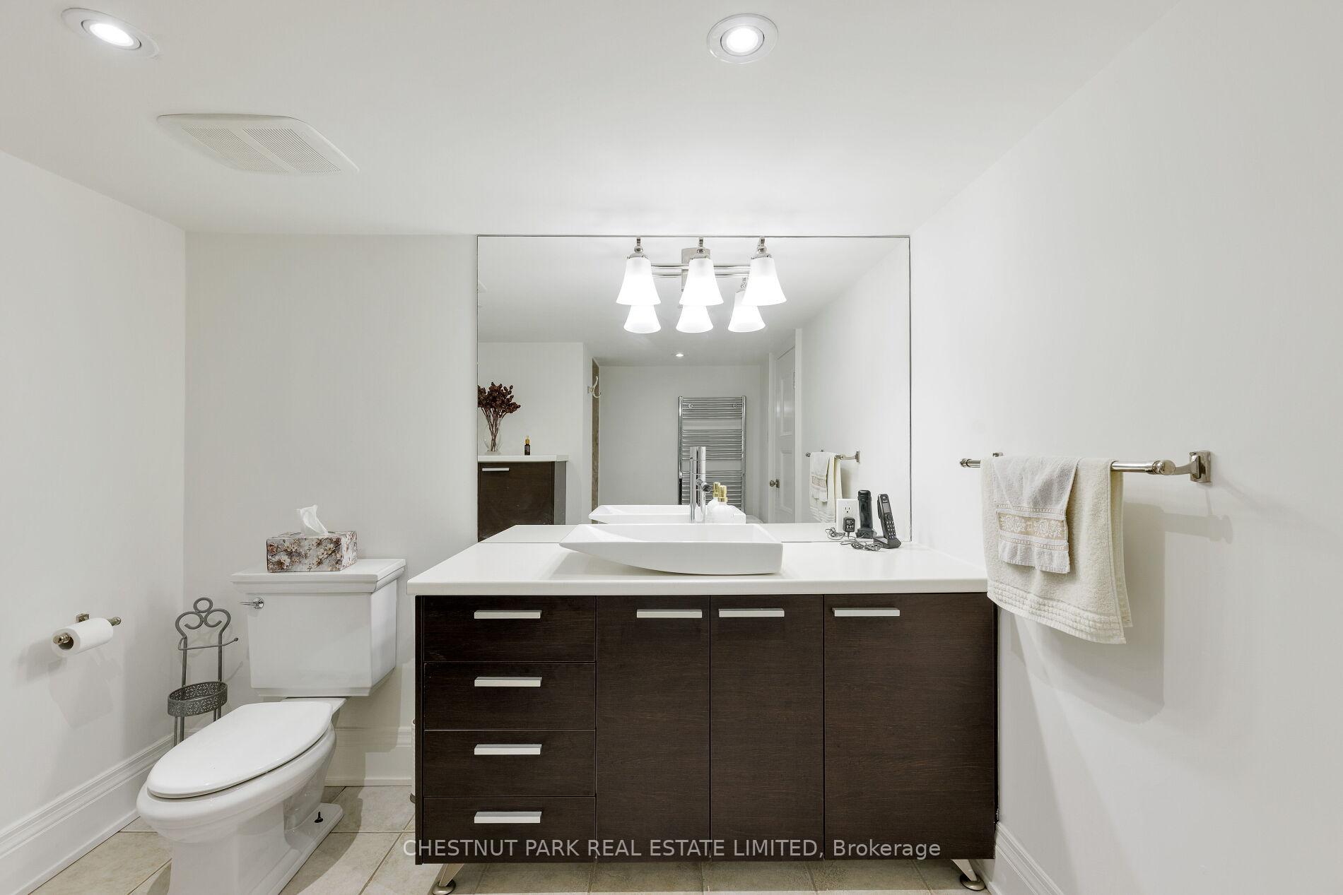 6 Bedroom Single Family Home/House's Image 40