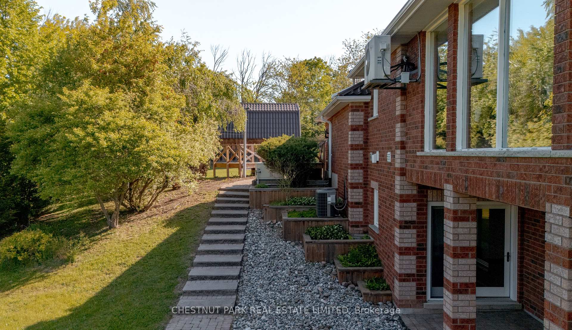 6 Bedroom Single Family Home/House's Image 38