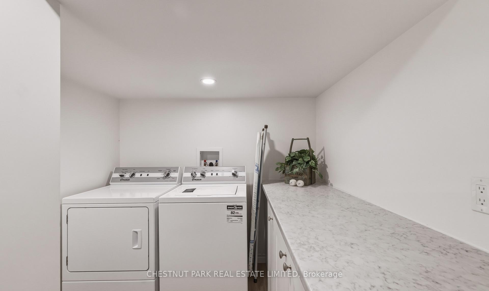 6 Bedroom Single Family Home/House's Image 24