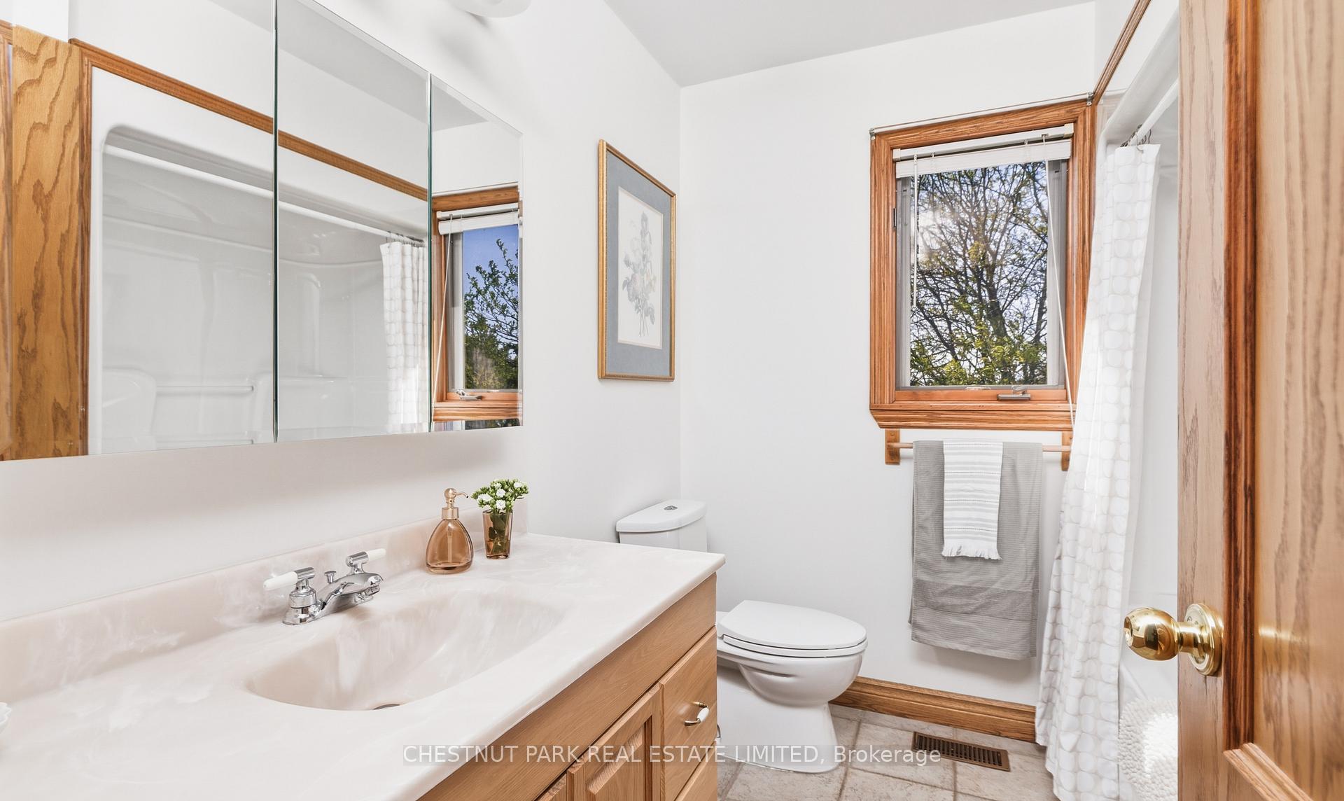 6 Bedroom Single Family Home/House's Image 20
