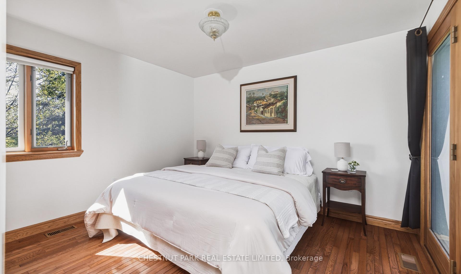 6 Bedroom Single Family Home/House's Image 16